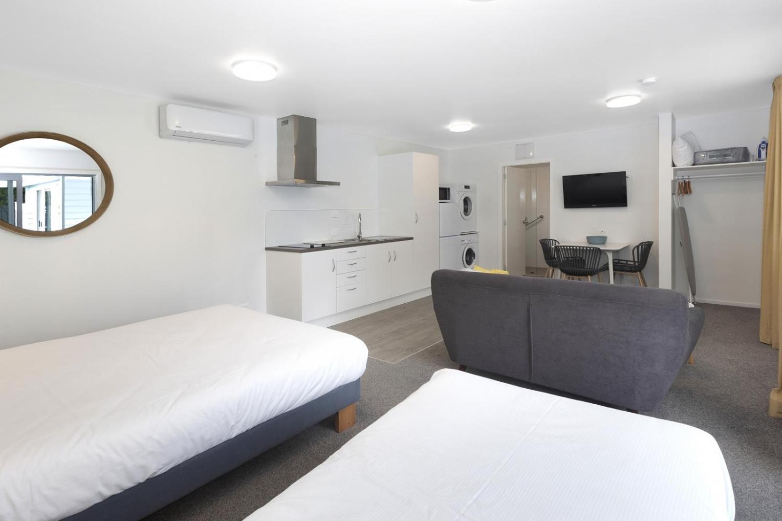 The Adelphi Motel Christchurch Bagian luar foto