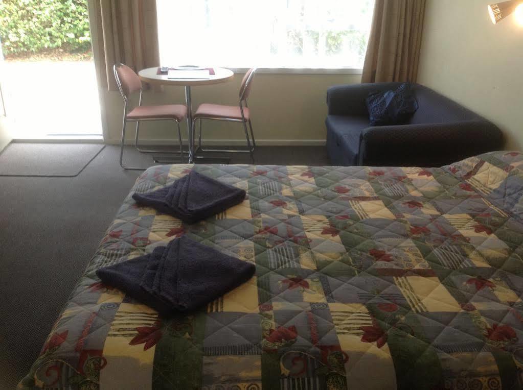 The Adelphi Motel Christchurch Bagian luar foto